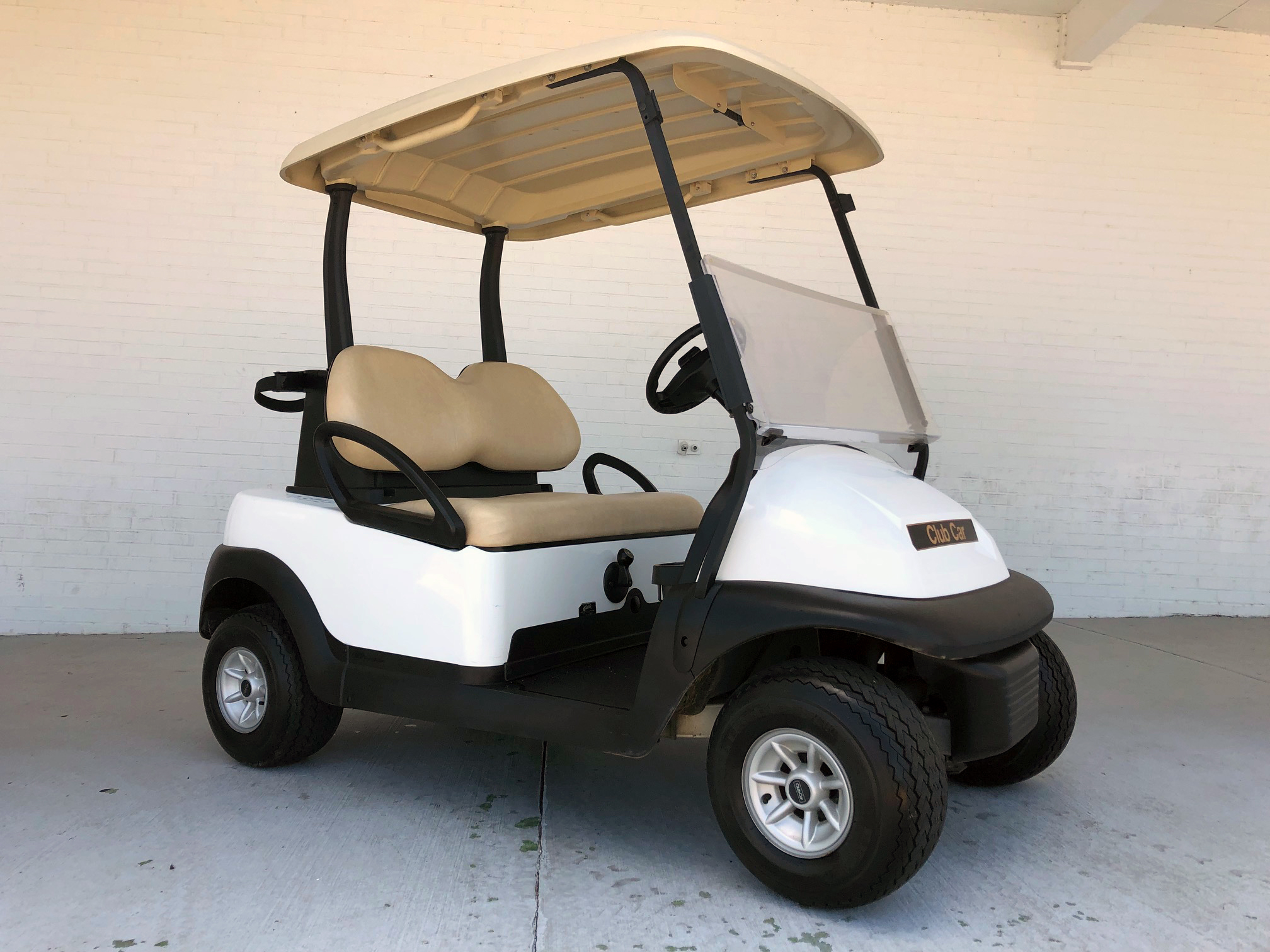 Gas_Club_Car_Precedent_Golf_Cart_For_Golfing_White_Body_01.jpg