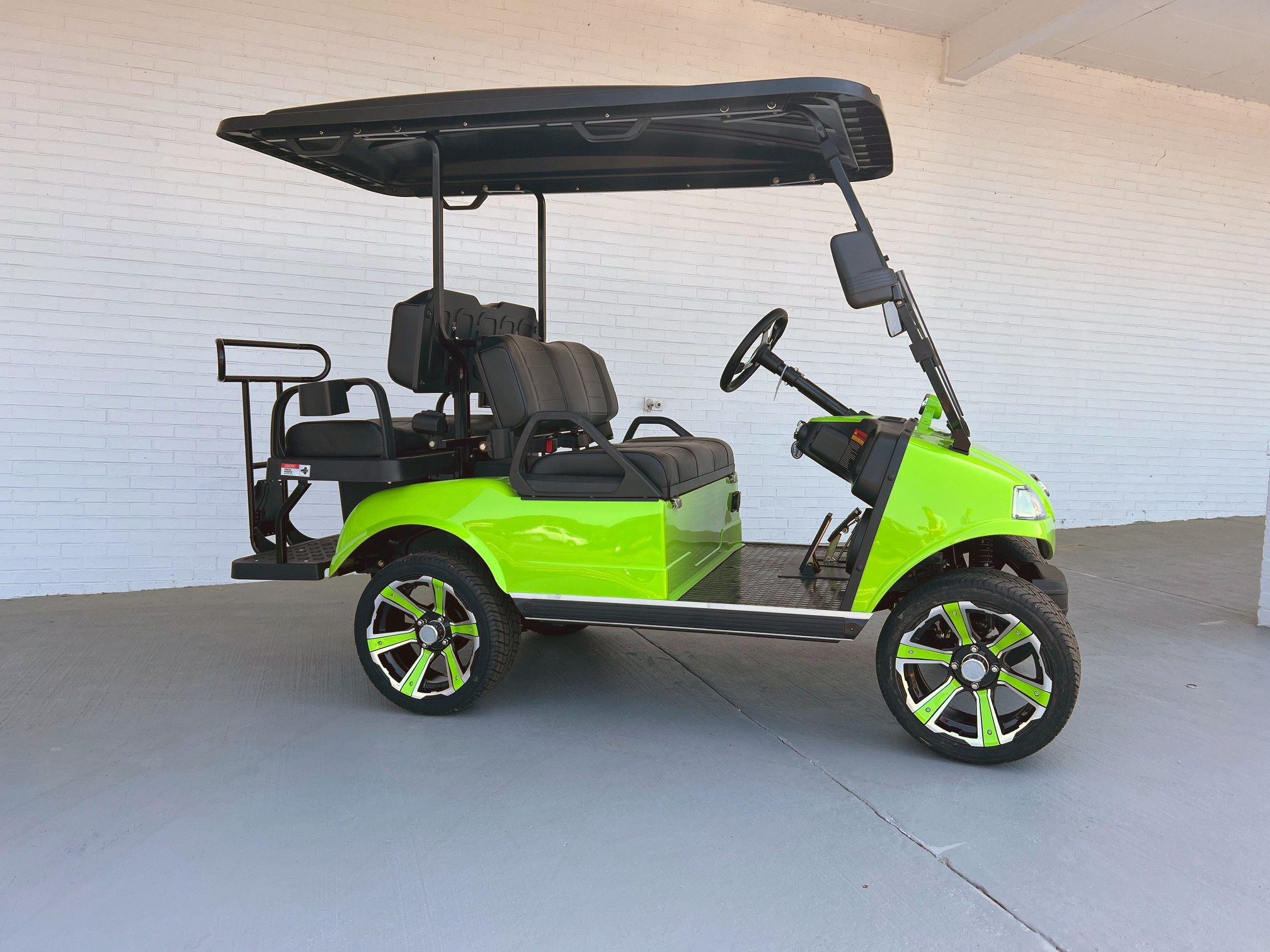 Periodiek Eigenwijs Vreemdeling 2022 Lime Green Evolution Classic 4 Pro Golf Cart | Golf Carts - Lifted
